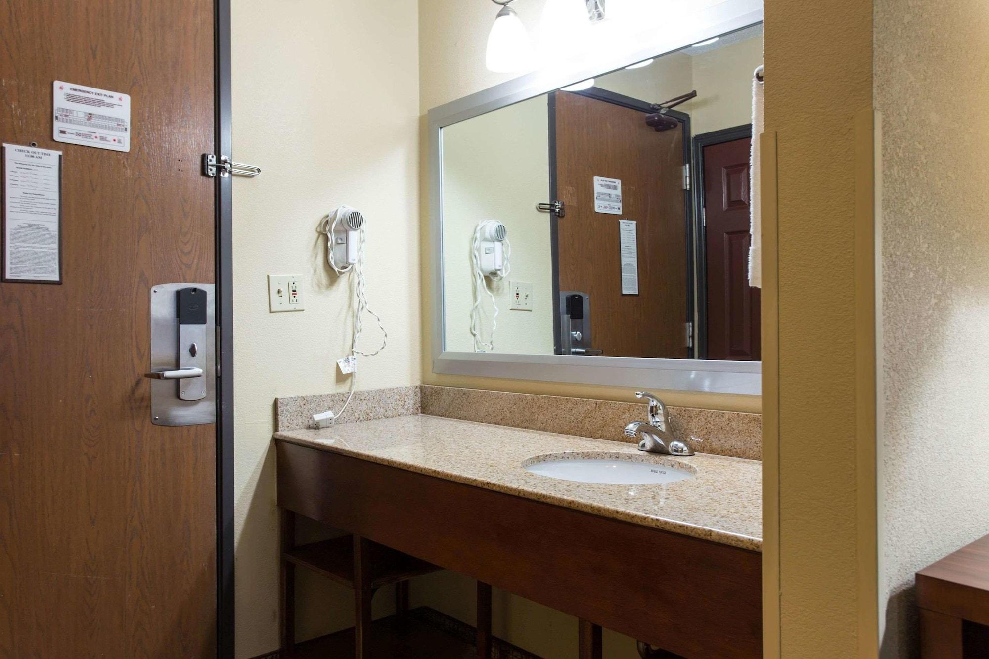 Comfort Inn Columbia-Bush River Екстериор снимка